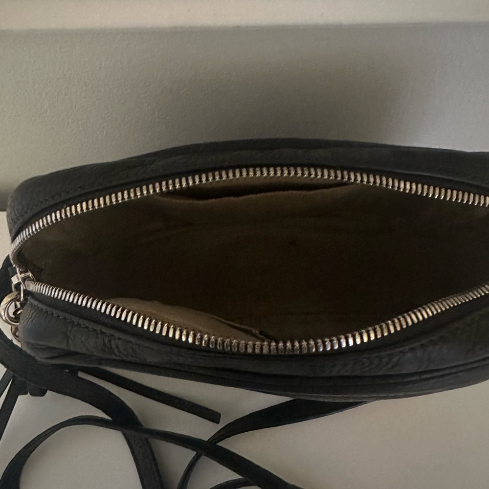 Gucci Black Crossbody Bag with Logo and Tassel - Picture 3 of 3